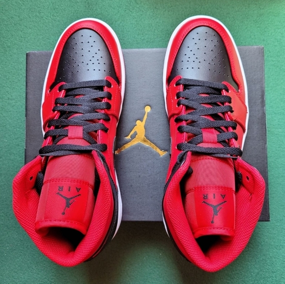 Nike Air Jordan 1 Mid Reverse Bred Mens Size 13 - Picture 4 of 4